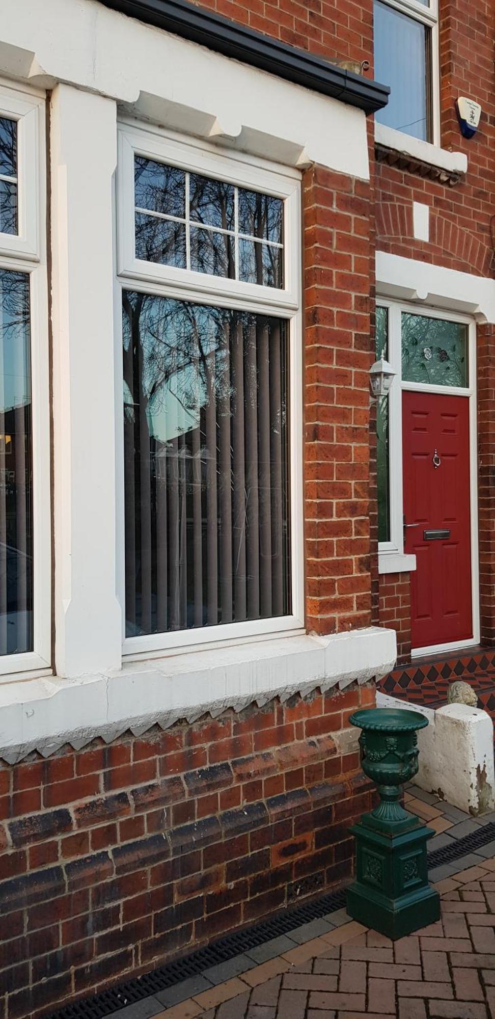Budget Rooms - 9 East Grange Drive リーズ エクステリア 写真